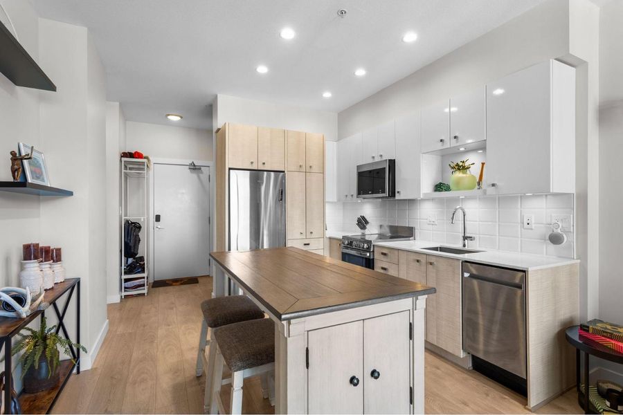 518 10838 WHALLEY BOULEVARD, Surrey
